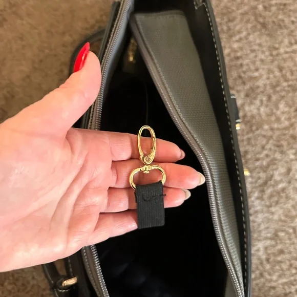 Elegant Black and gold pet carrier - Picture 9 of 11